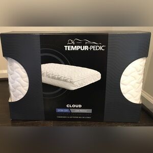 Tempur-Pedic TEMPUR-Adapt Cloud + Cooling Pillow. Brand New